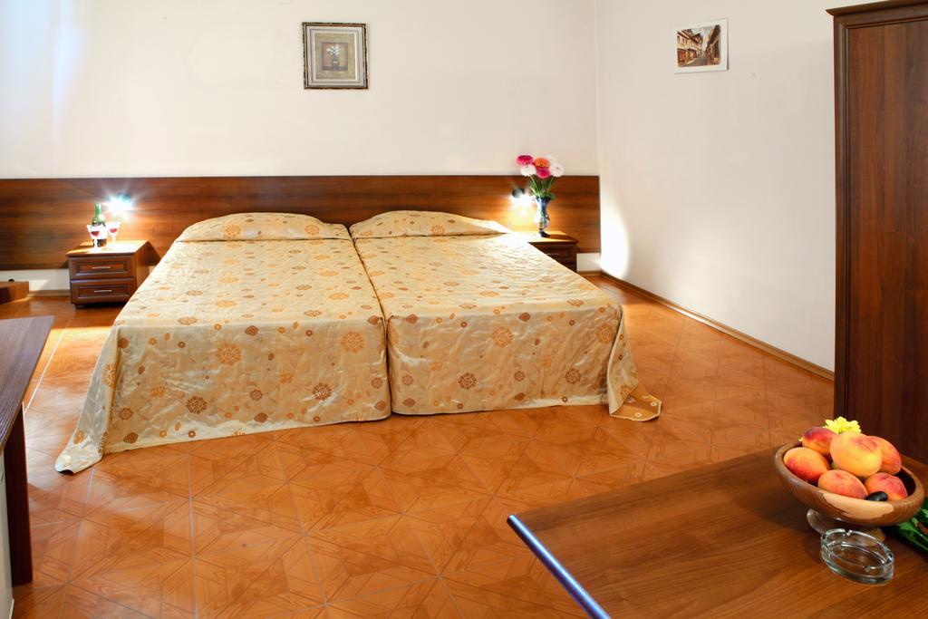 Lucky Hotel Veliko Tarnovo Room photo