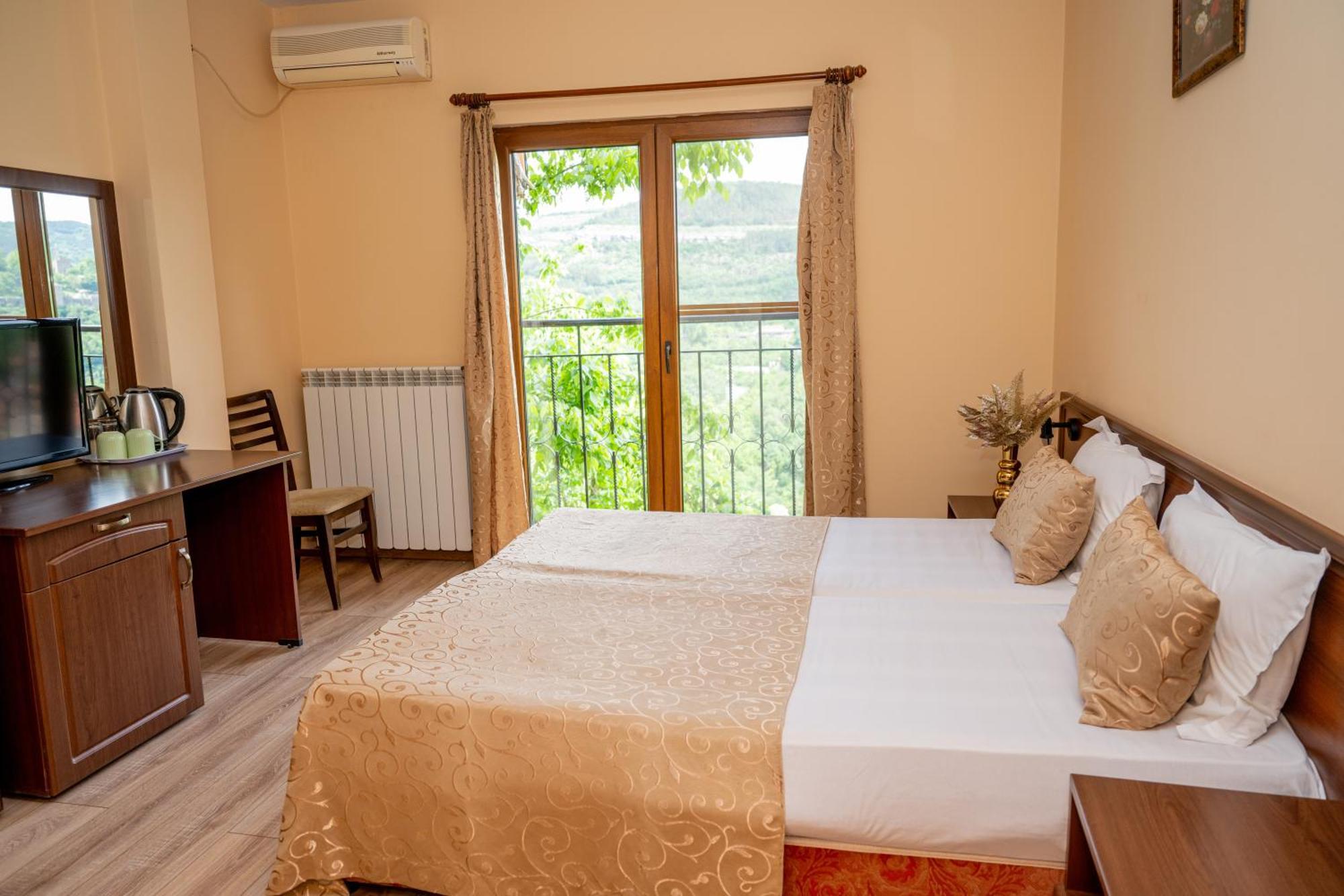 Lucky Hotel Veliko Tarnovo Exterior photo