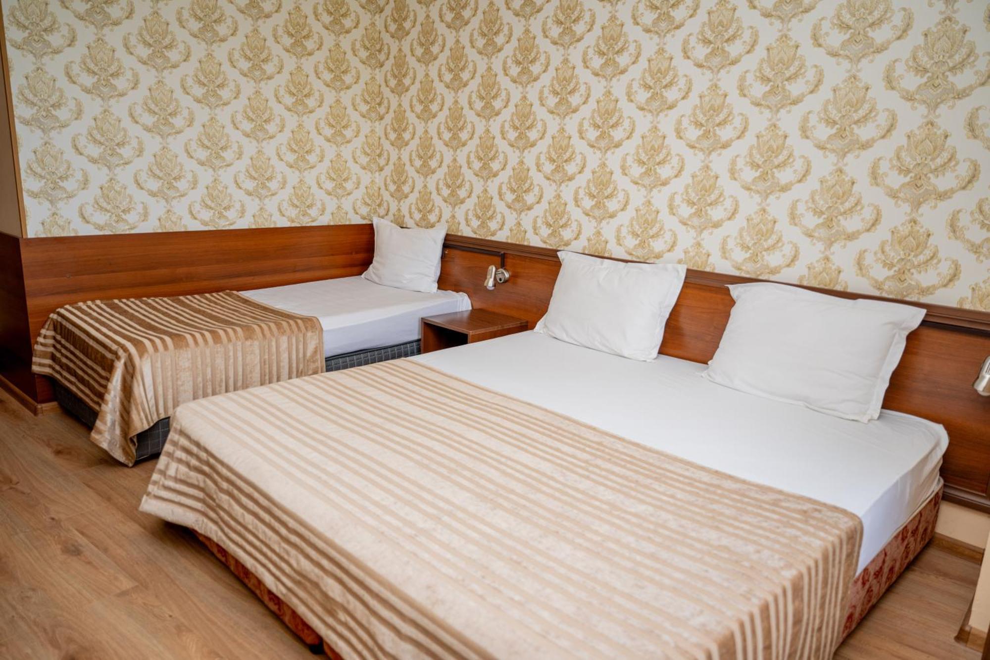 Lucky Hotel Veliko Tarnovo Exterior photo