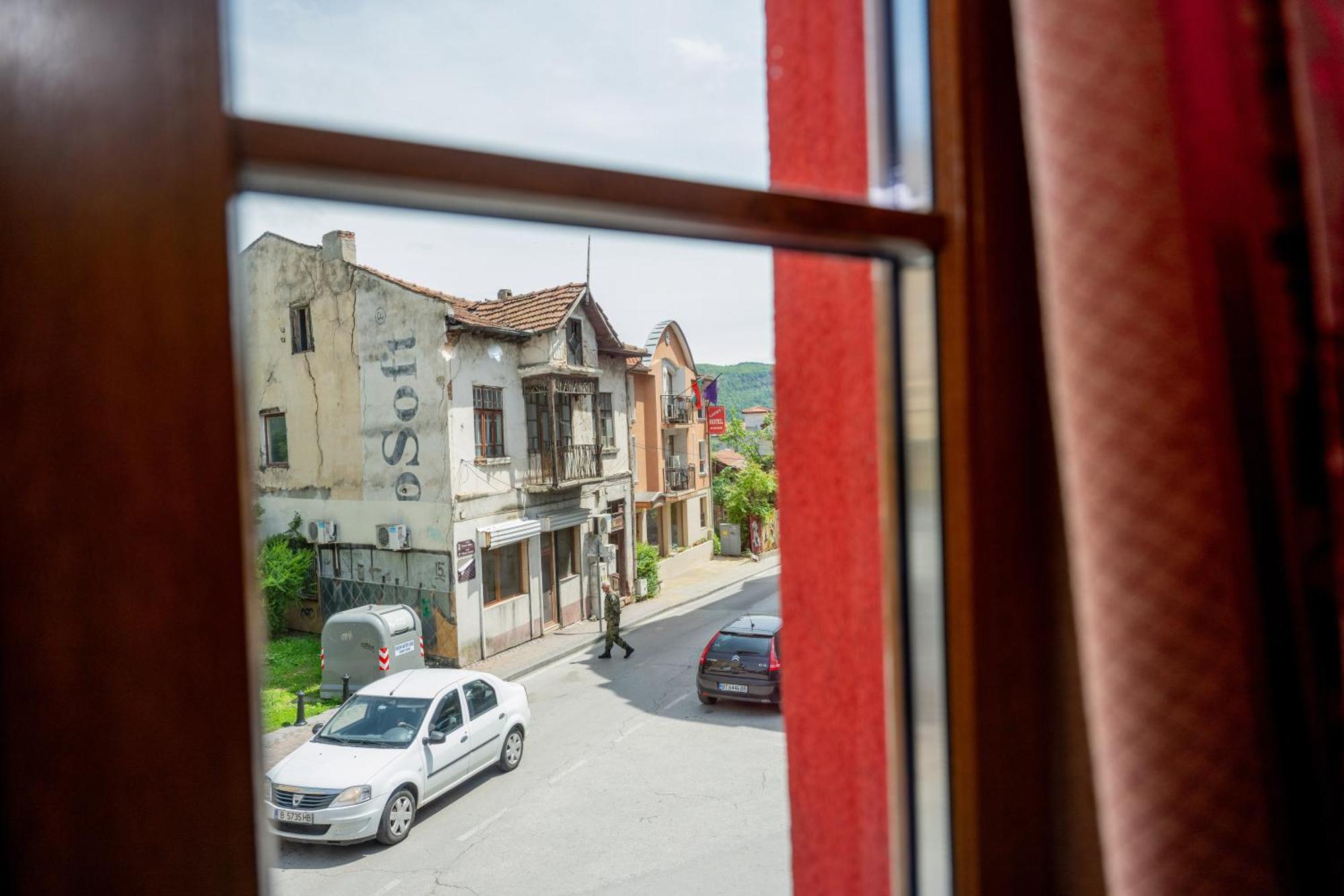 Lucky Hotel Veliko Tarnovo Exterior photo