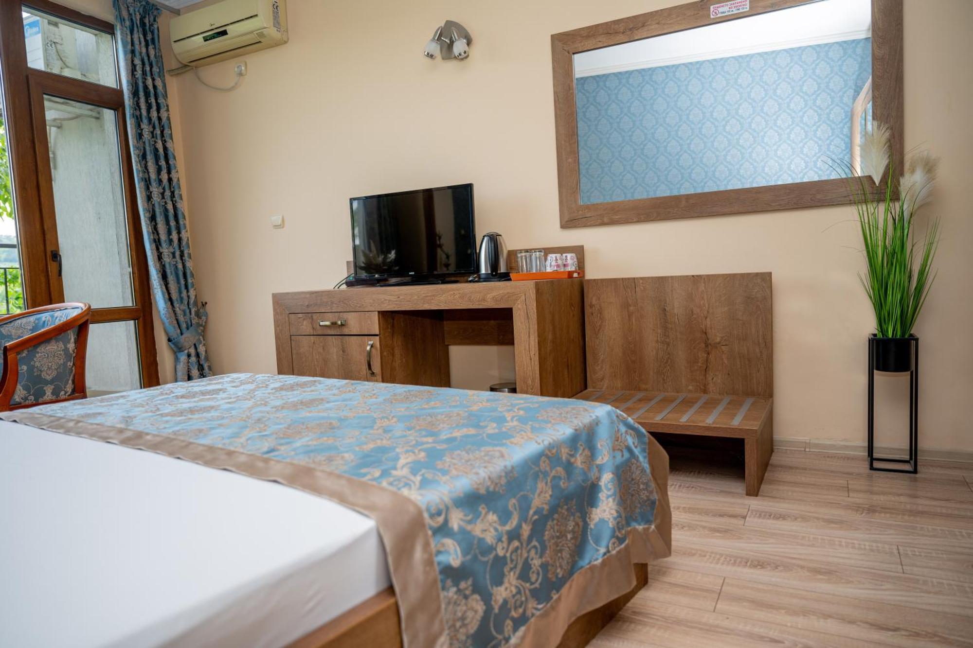 Lucky Hotel Veliko Tarnovo Exterior photo