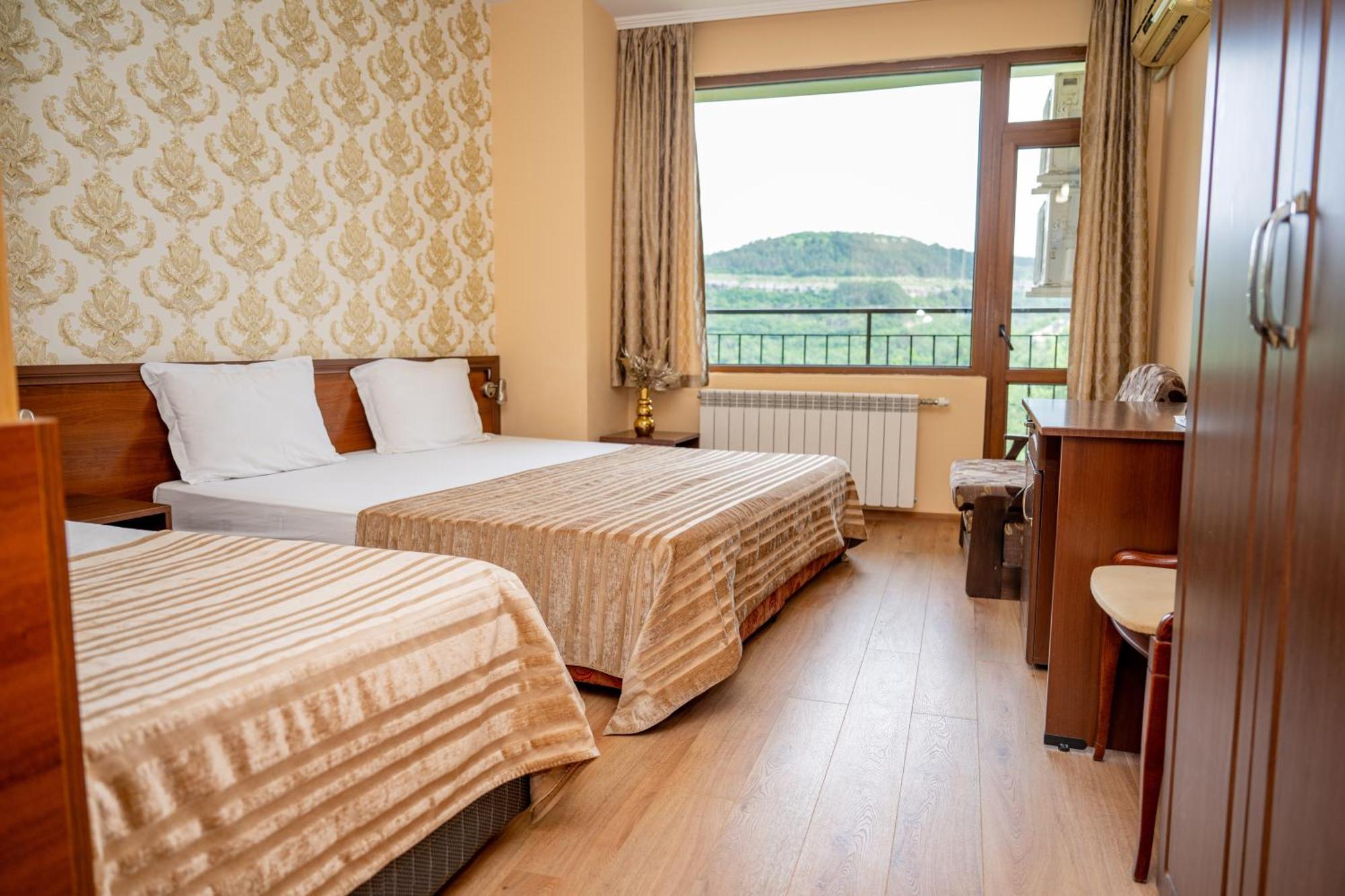 Lucky Hotel Veliko Tarnovo Exterior photo