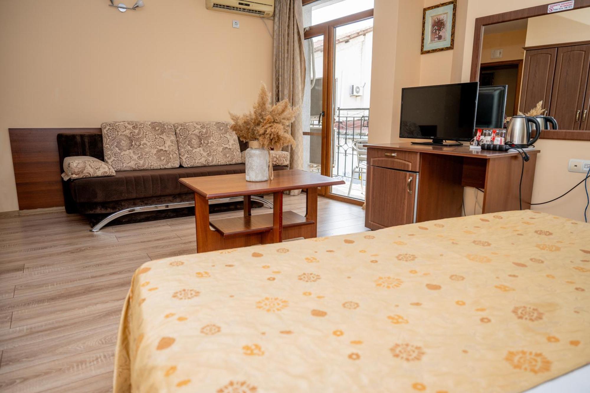 Lucky Hotel Veliko Tarnovo Exterior photo
