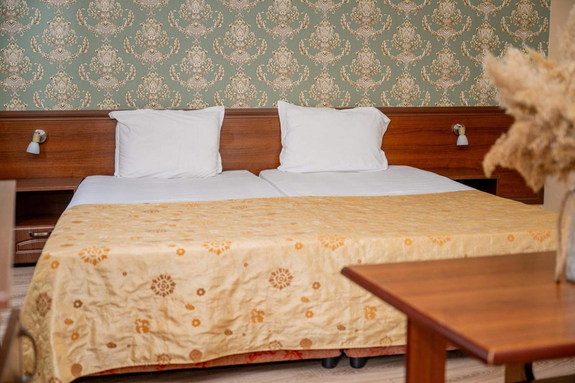 Lucky Hotel Veliko Tarnovo Exterior photo