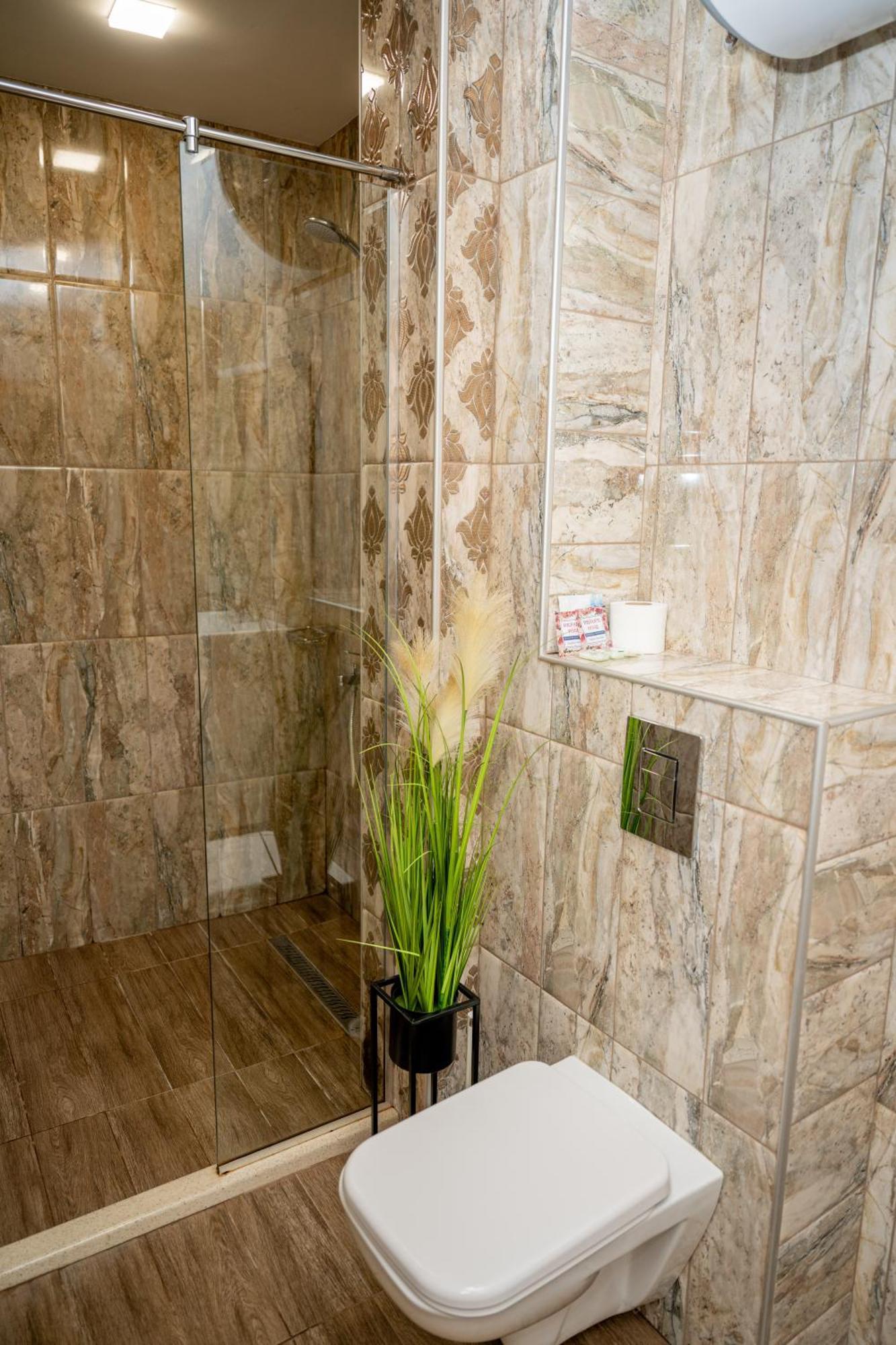 Lucky Hotel Veliko Tarnovo Exterior photo