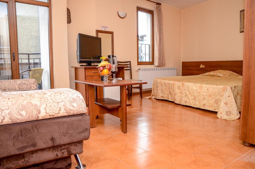 Lucky Hotel Veliko Tarnovo Exterior photo