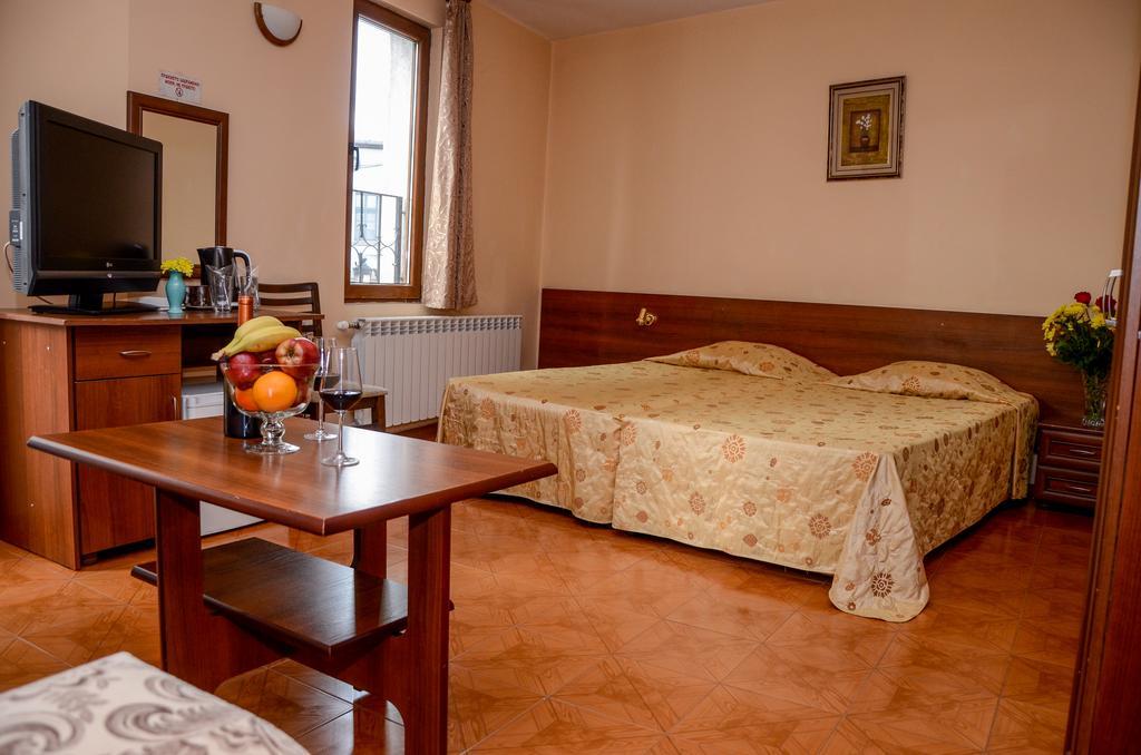 Lucky Hotel Veliko Tarnovo Exterior photo